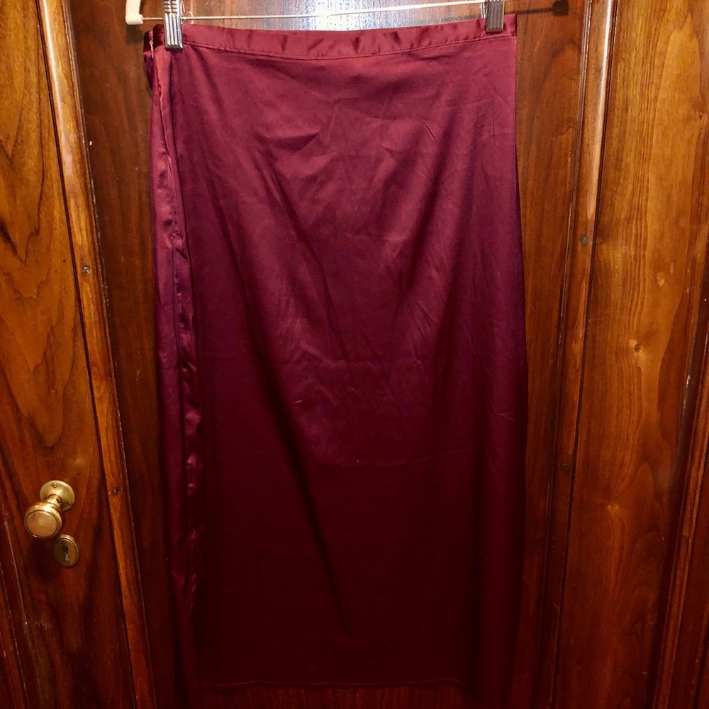 BRAND NEW Forever 21 satin burgundy midi skirt!